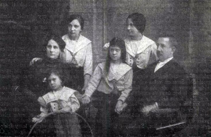 Peidl Gyula mint a Berinkey-kormány munkaügyi és népjóléti minisztere és családja. Ország-Világ, 1919. január 26. 1.